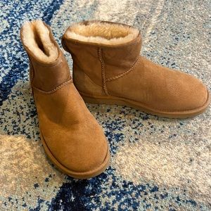 Woman’s UGG boots sz 8